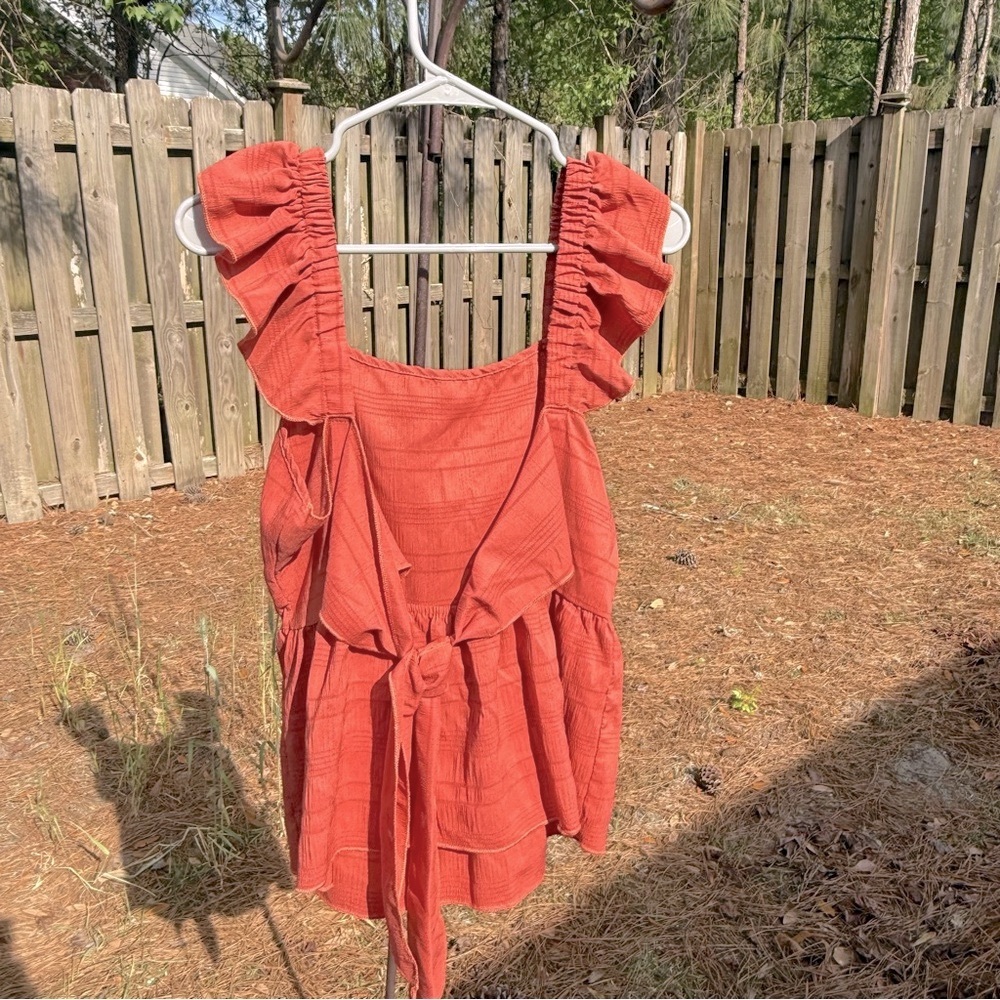 Women's Boho Size Medium Ruffled Sleeveless Top in Rust. Open Back with Tie.